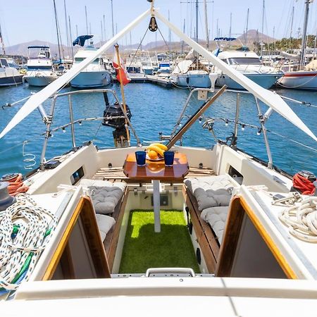 Seaside Chill-Out Stay On A Sail Yacht 卡列罗港 外观 照片
