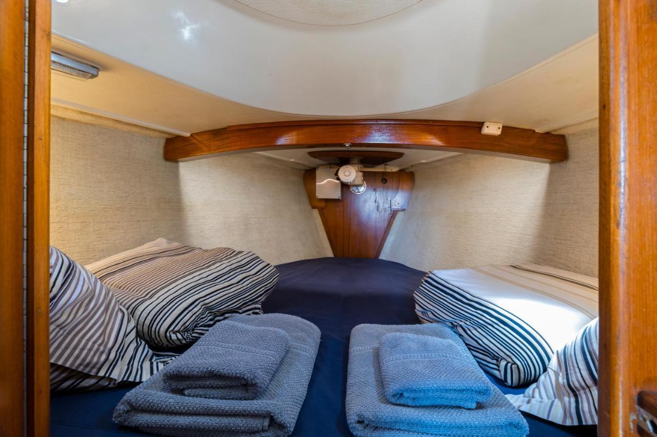 Seaside Chill-Out Stay On A Sail Yacht 卡列罗港 外观 照片
