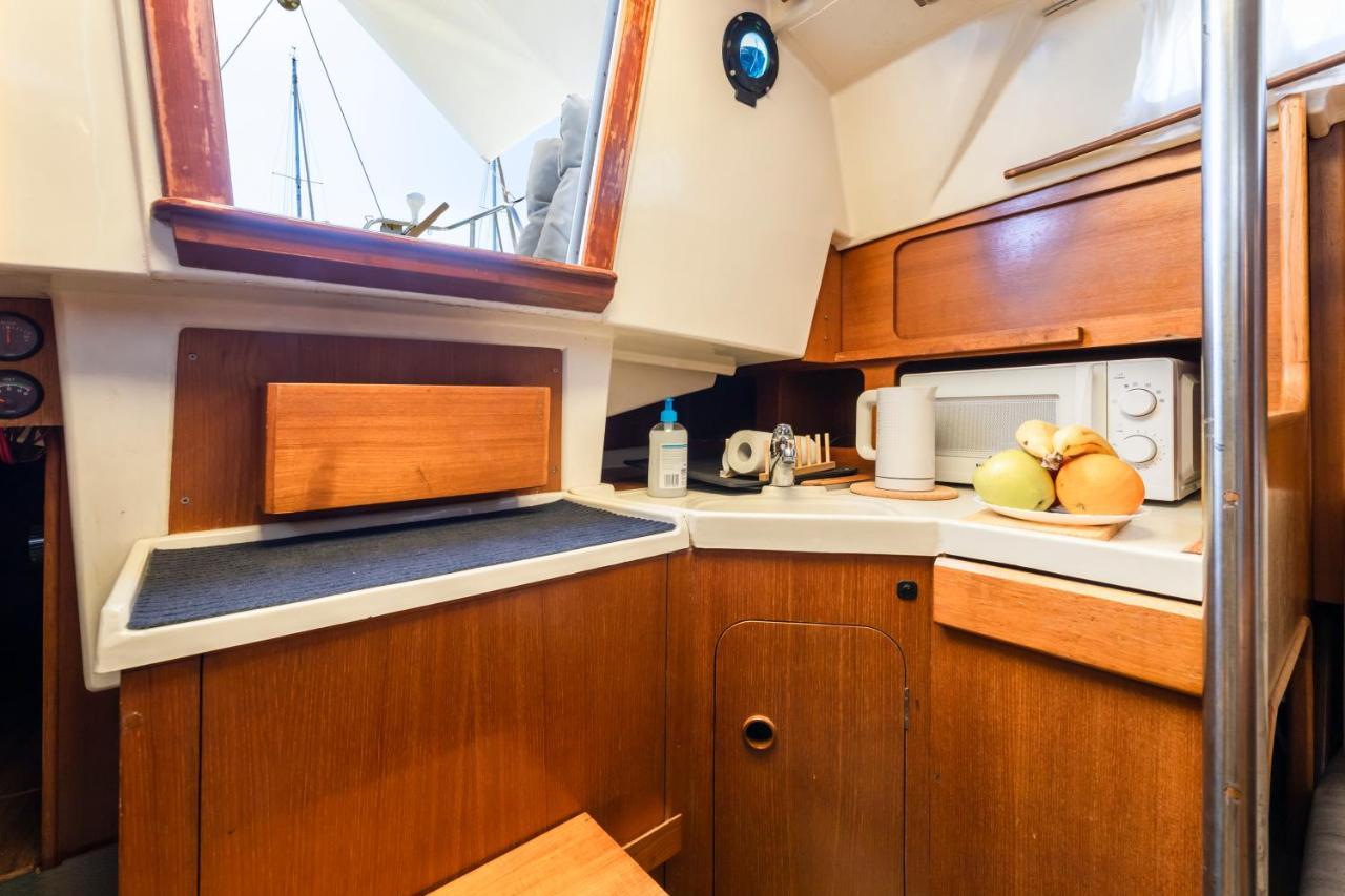 Seaside Chill-Out Stay On A Sail Yacht 卡列罗港 外观 照片