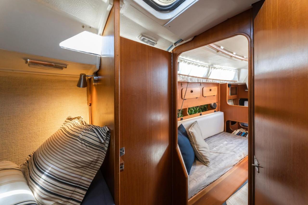 Seaside Chill-Out Stay On A Sail Yacht 卡列罗港 外观 照片