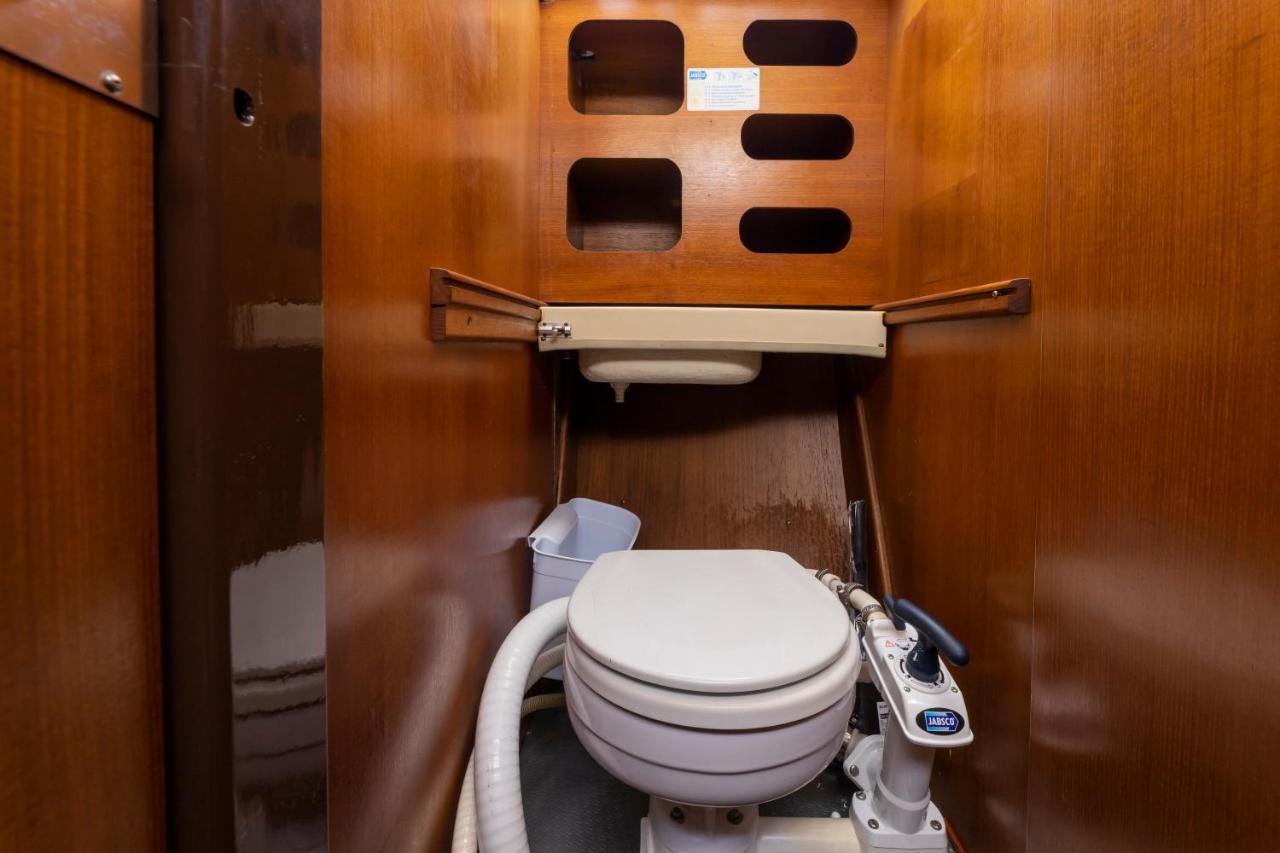 Seaside Chill-Out Stay On A Sail Yacht 卡列罗港 外观 照片