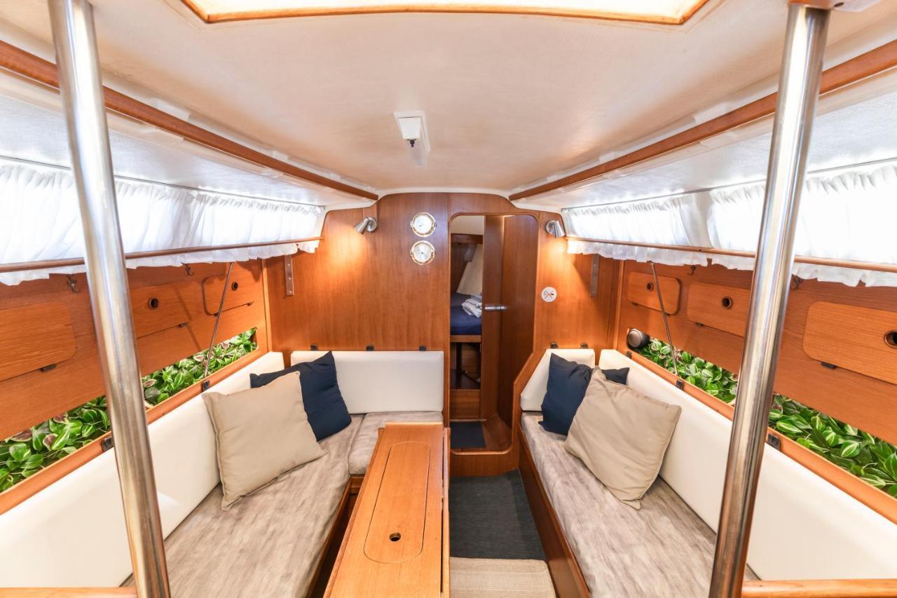 Seaside Chill-Out Stay On A Sail Yacht 卡列罗港 外观 照片