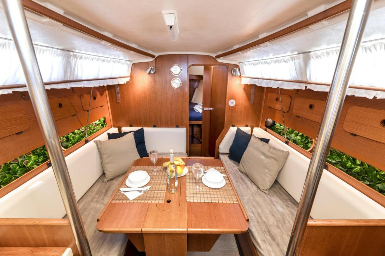 Seaside Chill-Out Stay On A Sail Yacht 卡列罗港 外观 照片