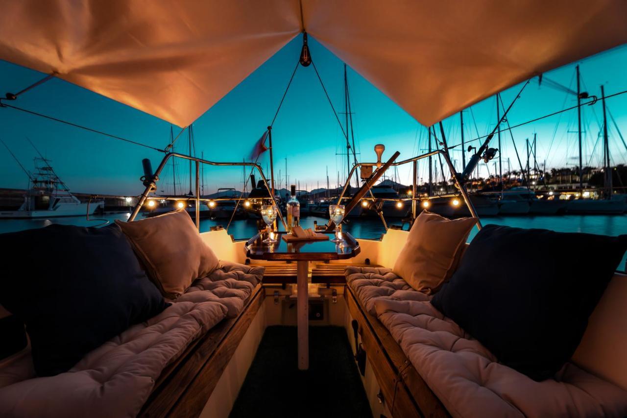 Seaside Chill-Out Stay On A Sail Yacht 卡列罗港 外观 照片